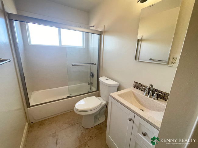 Building Photo - 3 Bedroom, 2.5 Bath Home in San Mateo near...