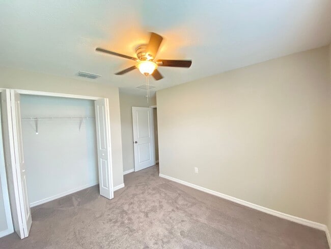 Building Photo - Freedom Crossing Preserve 4/2/2 **WON'T LAST**