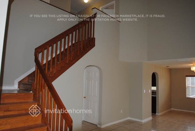 Building Photo - 1330 NW 192nd Ln