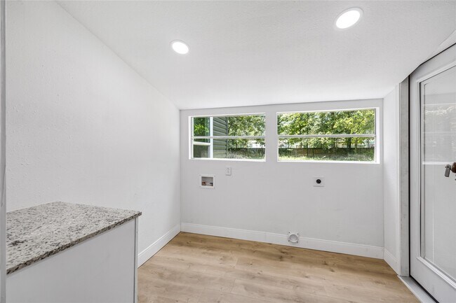 Building Photo - 10928 L&M Rd