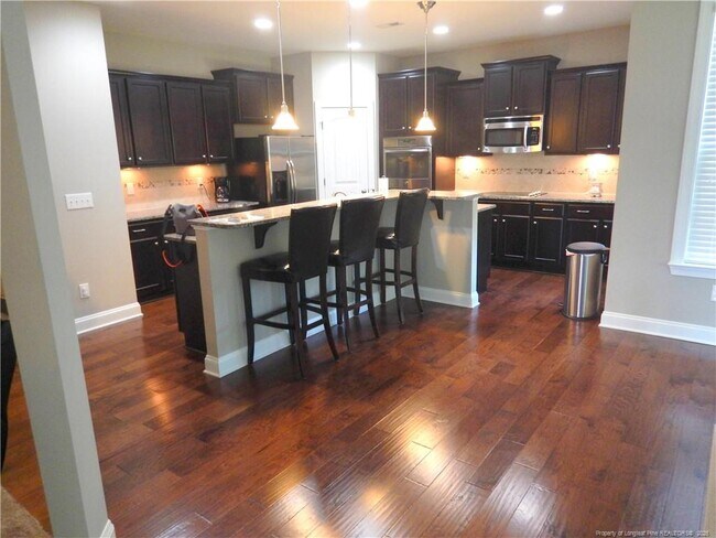 Building Photo - 1437 Vergeland Dr