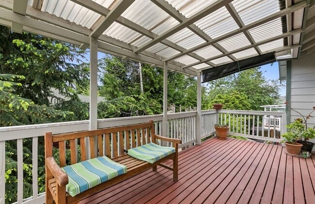 Building Photo - 4 Bed 3Bath Beautiful Single-family House ...