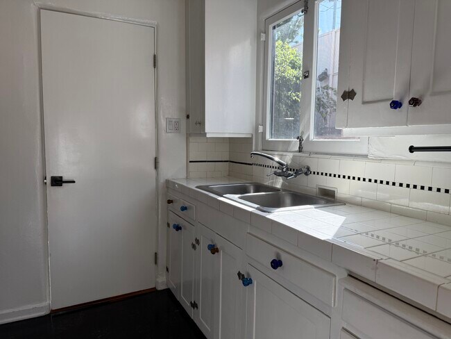 Building Photo - 8714 Rangely Ave