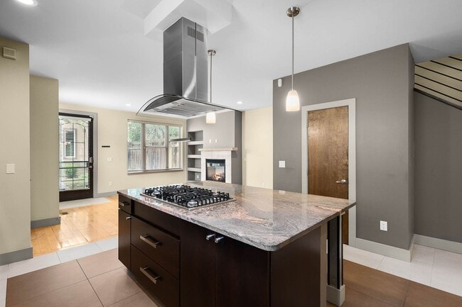 Building Photo - LUX 4BD, 5BA SloHi Home with Finished Base...