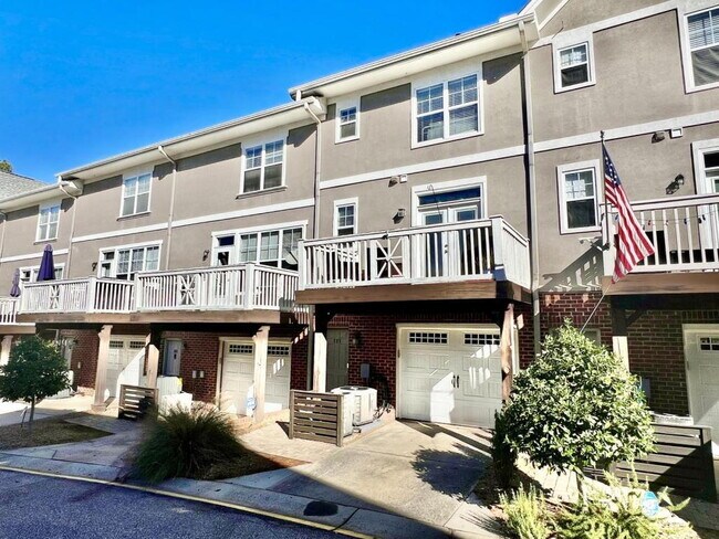 Building Photo - SUMMER SPECIAL - $500 off first month's rent!!