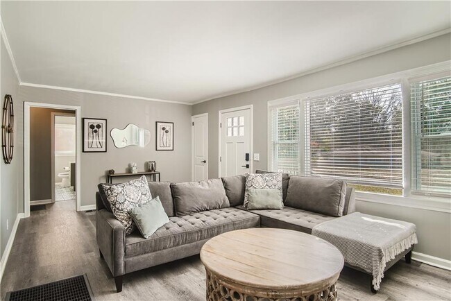 Building Photo - 2339 Ben Hill Rd