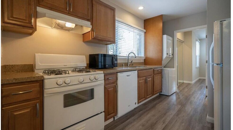 Building Photo - 2707 Marlborough Ave