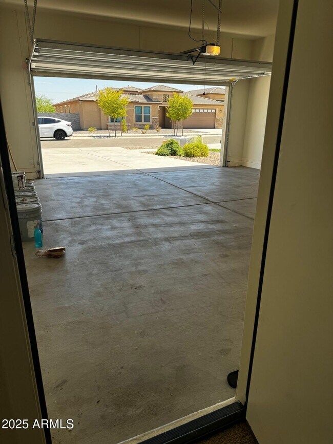 Building Photo - 5526 N 107th Ln