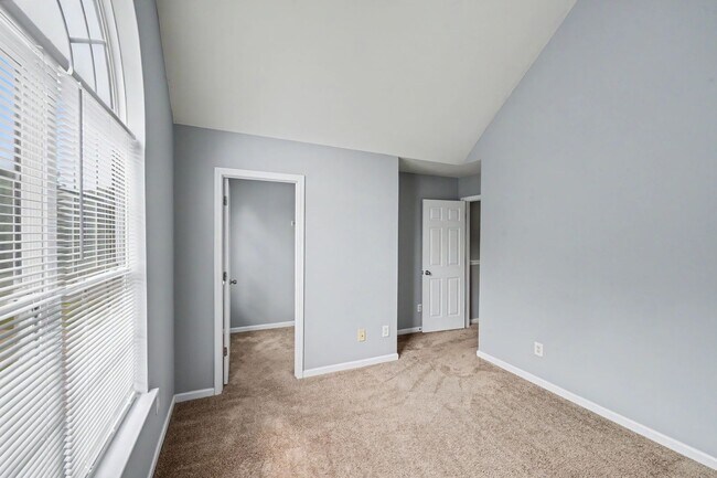 Building Photo - Spacious 4BR Home with Fenced Yard in University City!