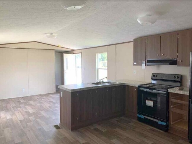 Building Photo - Charming 3BR House in Delco