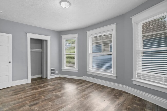 Building Photo - 720 W Edwards St