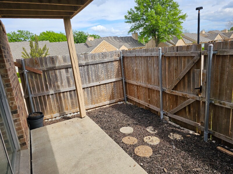 Building Photo - 2500 E Park Blvd