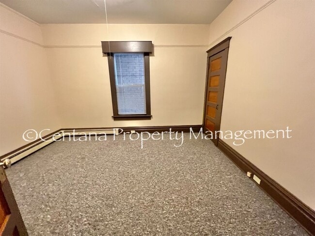 Building Photo - 3 bedroom apartment near Campus, Park St (...