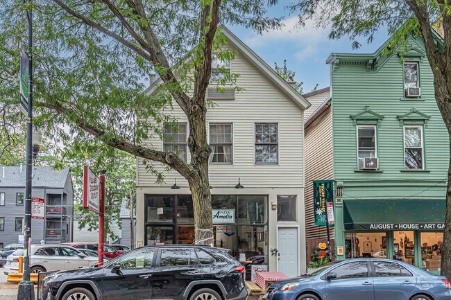 Primary Photo - 2111 W Roscoe St