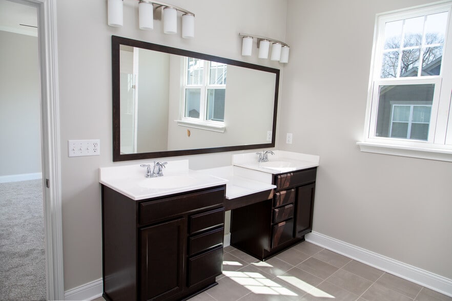 Building Photo - 14277 James Dean Dr