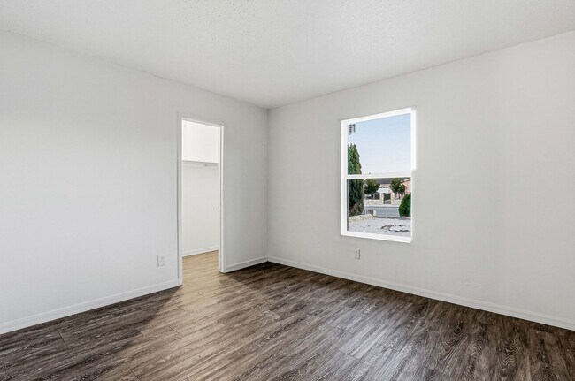 Building Photo - 4613 Sun Valley Dr