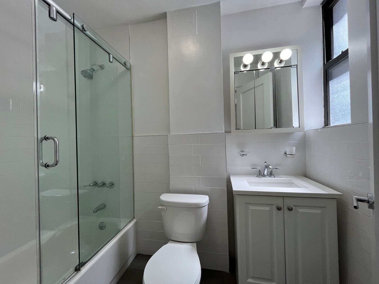 Building Photo - 140 E 46th St