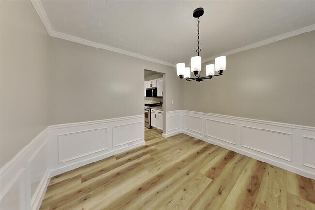 Building Photo - 1719 Silverchase Dr SW