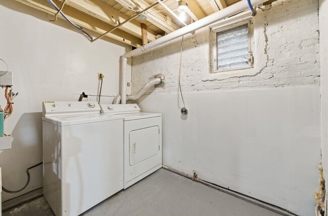 Building Photo - 176 Thorne St