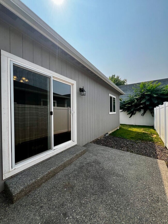Building Photo - 712 N 30th Ave