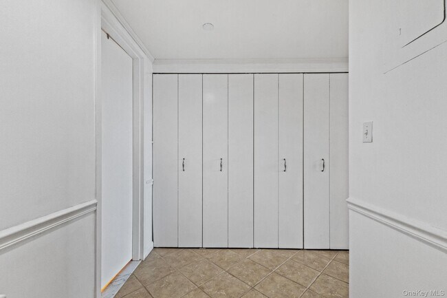 Building Photo - 25 Rockledge Ave