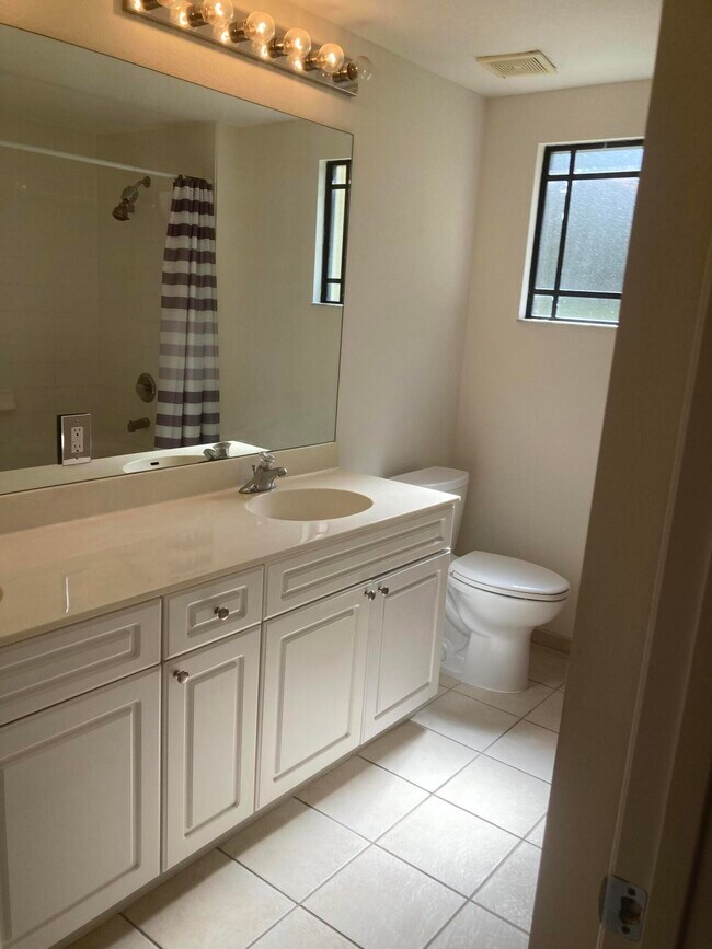 Building Photo - 3018 Alcazar Pl