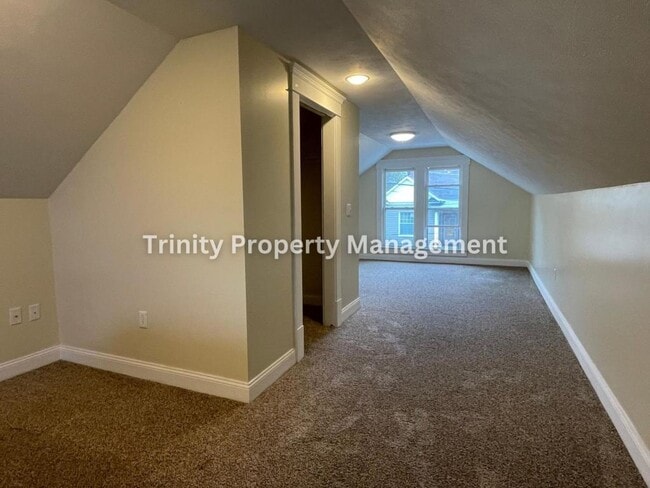 Building Photo - 627 Stealey Ave