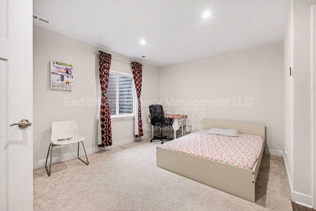 Building Photo - 9306 Mallard Mls Dr