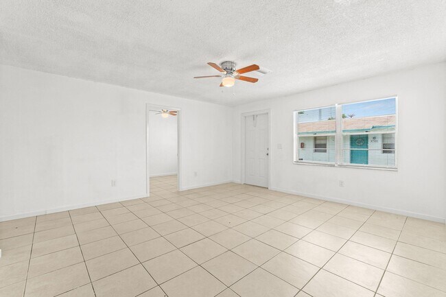 Building Photo - 4790 Gulfstream Rd