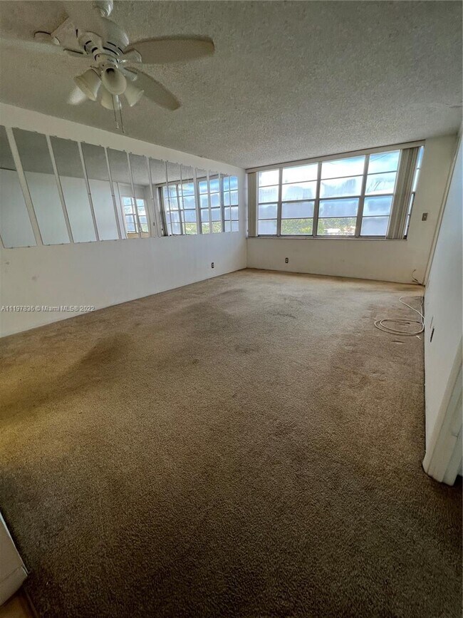 Building Photo - 2741 Taft St