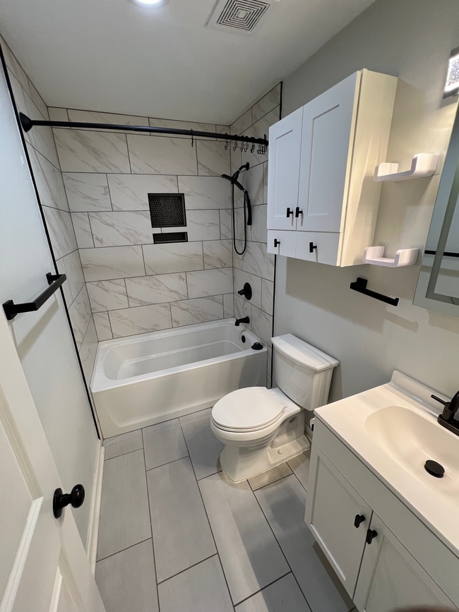 Deep Soaker Tub - 4804 Hoyle Dr