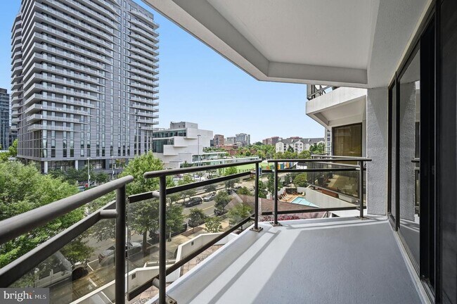 Building Photo - 1530 Key Blvd