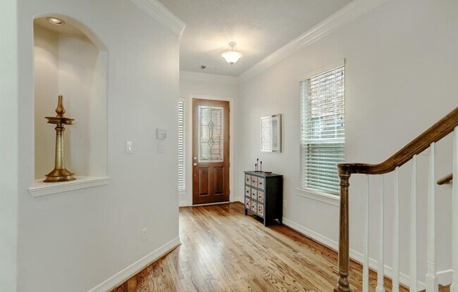 Building Photo - 1506 Shady Villa Fern