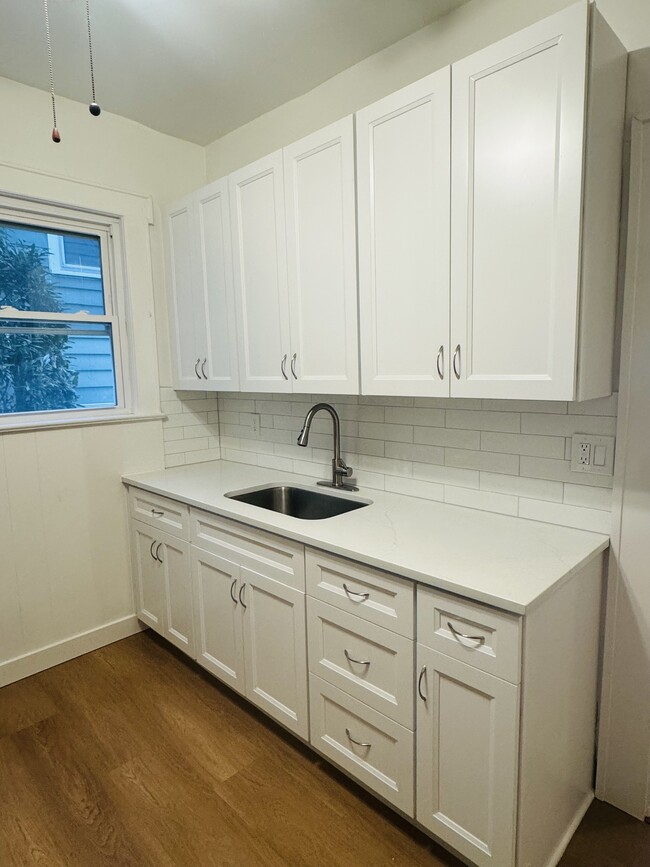 Building Photo - 183 Broad St