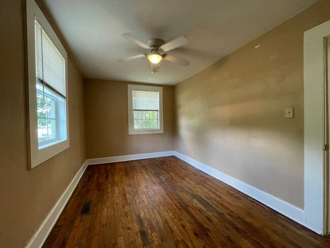 Building Photo - 571 Whitehead Rd
