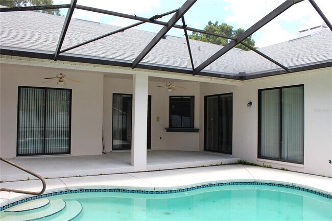 Building Photo - 2228 Lake Holloway Blvd