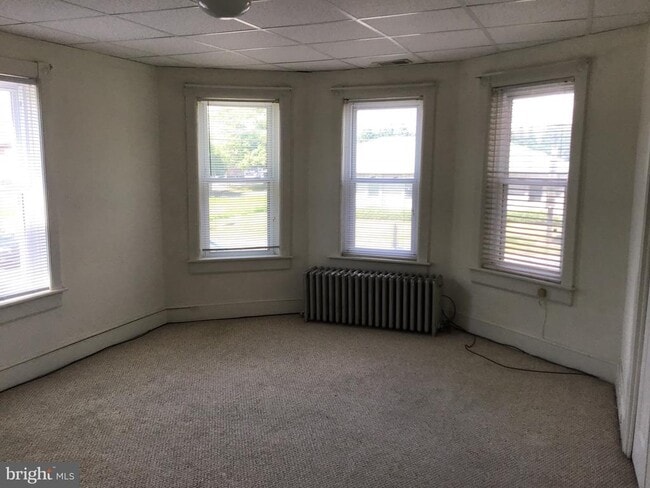 Building Photo - 1822 E Main St