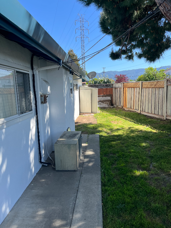 Building Photo - 3533 Woodford Dr