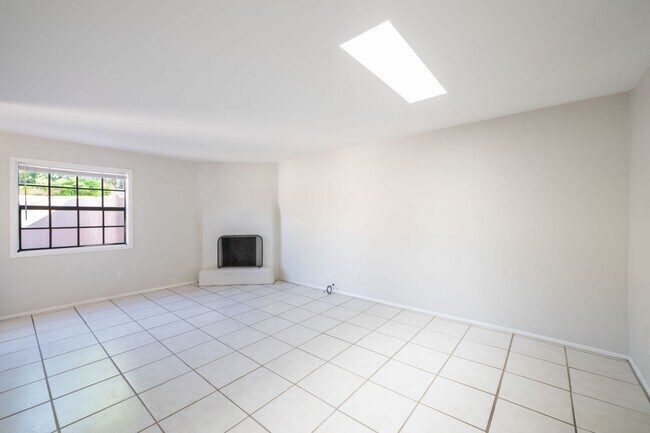 Building Photo - 516 Hillside Ave