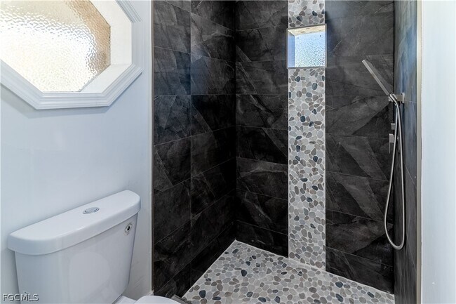 Building Photo - 720 Chavers St