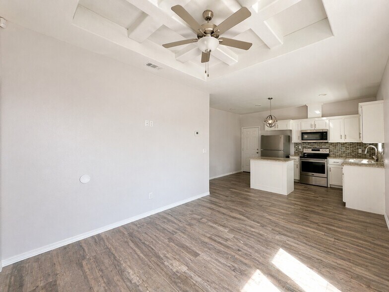 Building Photo - 4905 N Winona Dr