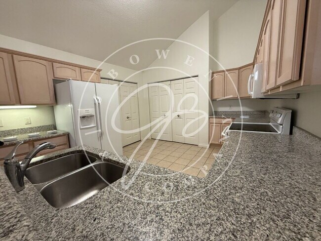 Building Photo - "Charming 2-Bed Condo with Fireplace & Scenic Views on Fox Cove Dr, Perrysburg!"