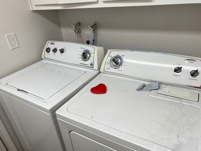 Building Photo - Stanwood Duplex