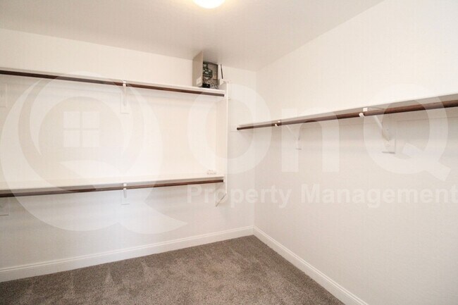 Building Photo - 563 E Krista Way