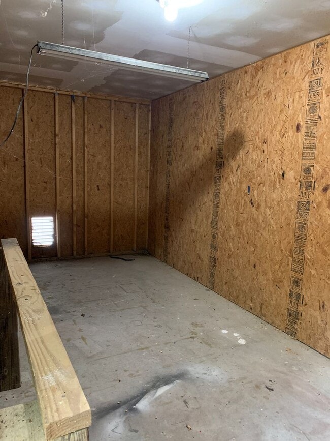 Building Photo - 2114 Wisteria Dr