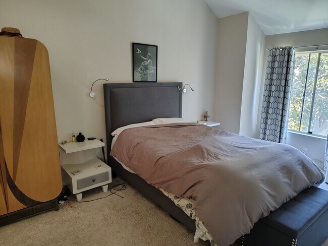 Building Photo - Charming 1BR Condo in Huntington Beach