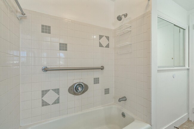 Building Photo - 148 Yacht Club Dr