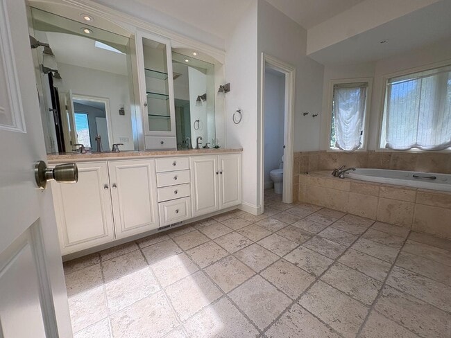 Building Photo - 1251 Bellair Way