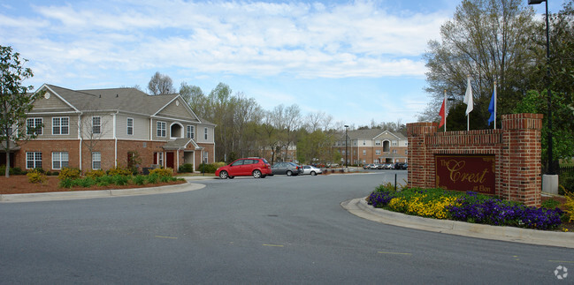 Primary Photo - The Crest at Elon