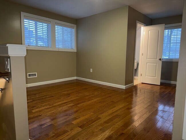 Building Photo - 7 Southbridge St Ct